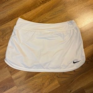 White women’s nike tennis skirt